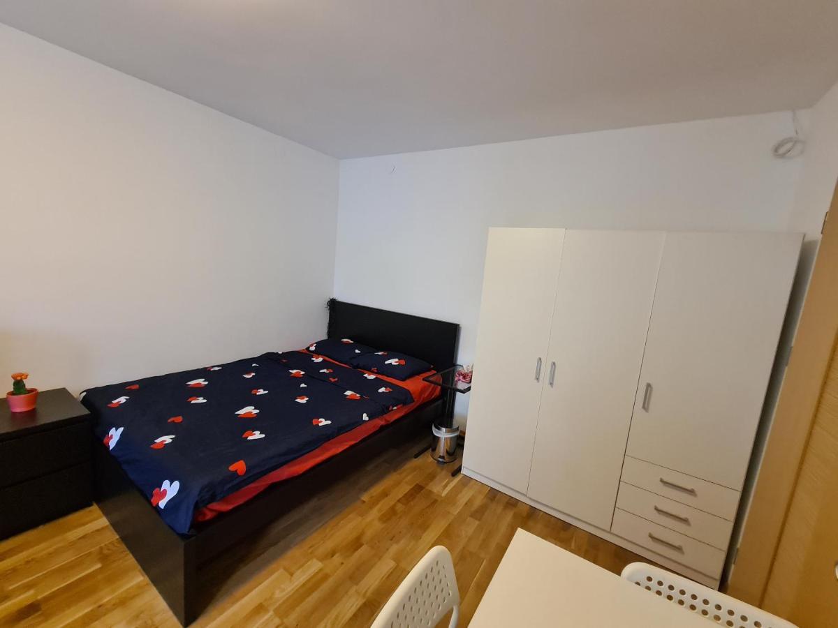 Mirrorroom Pl Citycenter ワルシャワ エクステリア 写真